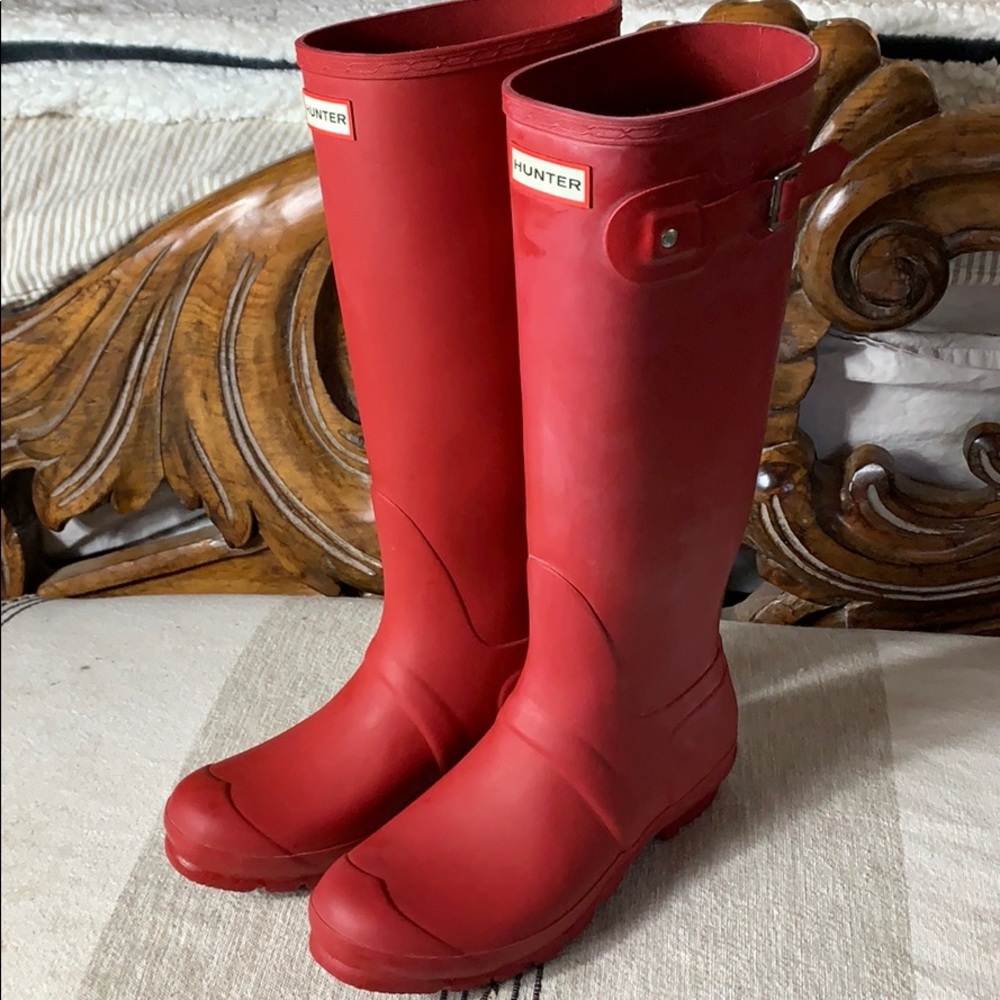 HUNTER matte tall boots